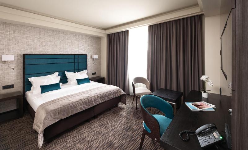 Deluxe Double Room image 1