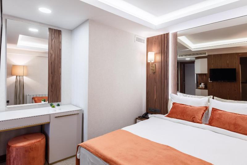 One-Bedroom Apartment image 3