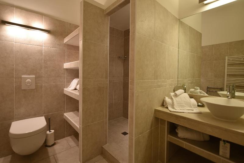 Deluxe Suite image 4