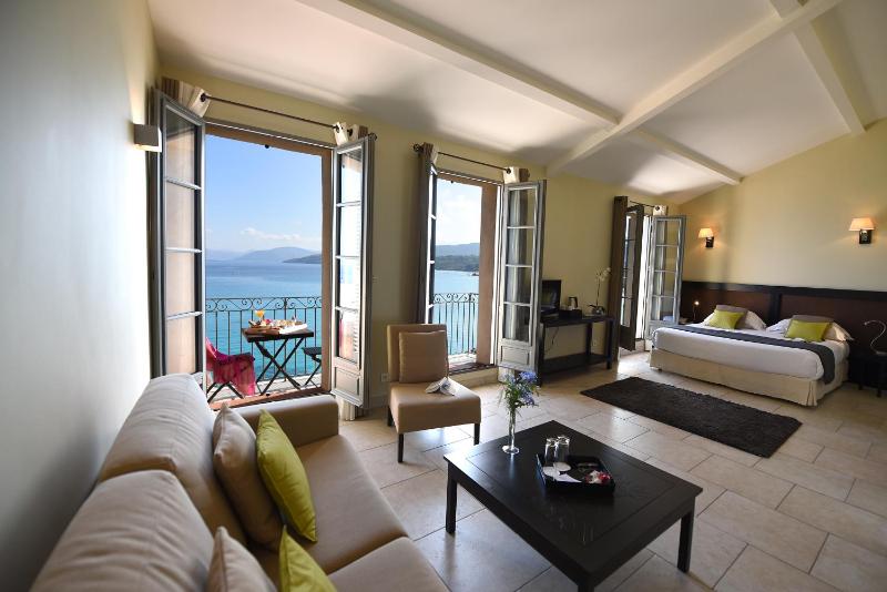 Deluxe Suite with Sea View image 1