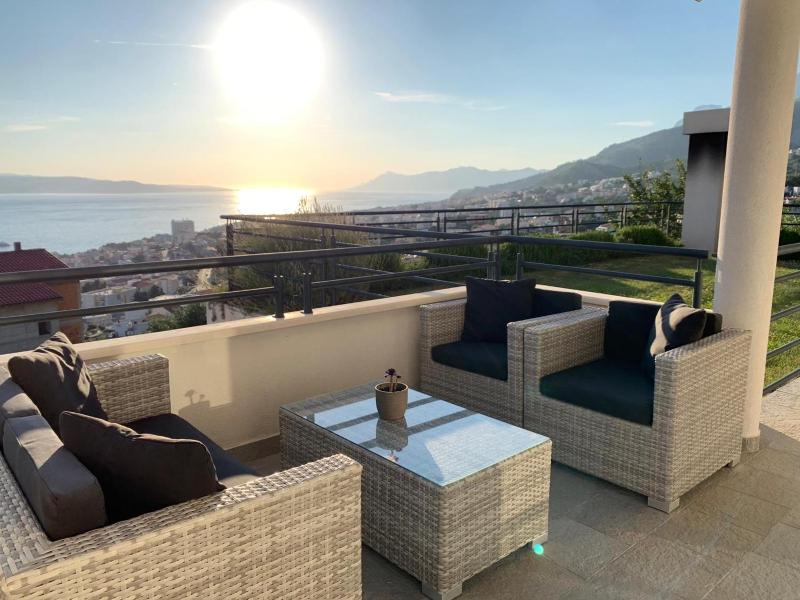 Three-Bedroom Apartment with Balcony, Terrace and Sea View image 4