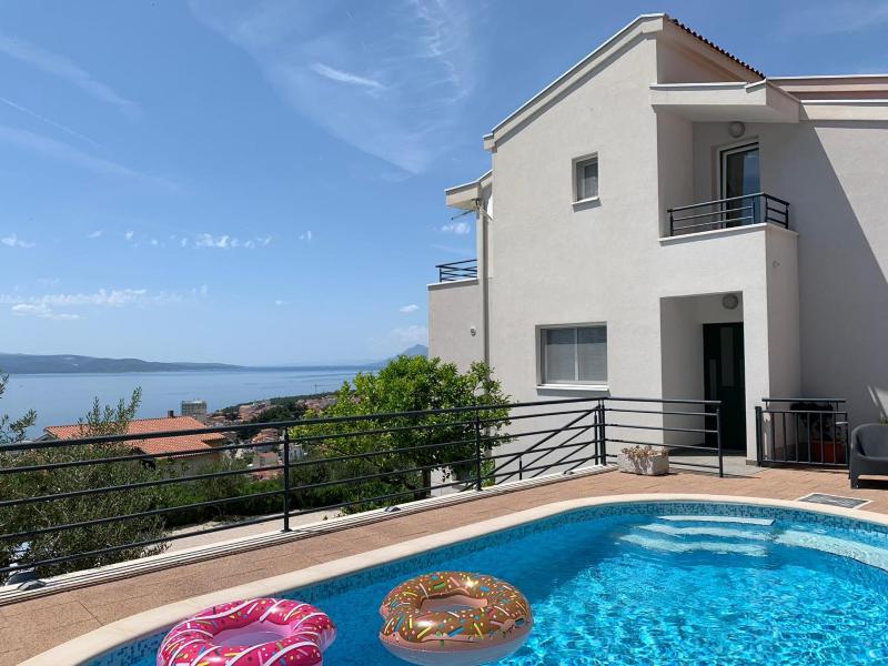 Three-Bedroom Apartment with Balcony, Terrace and Sea View image 1