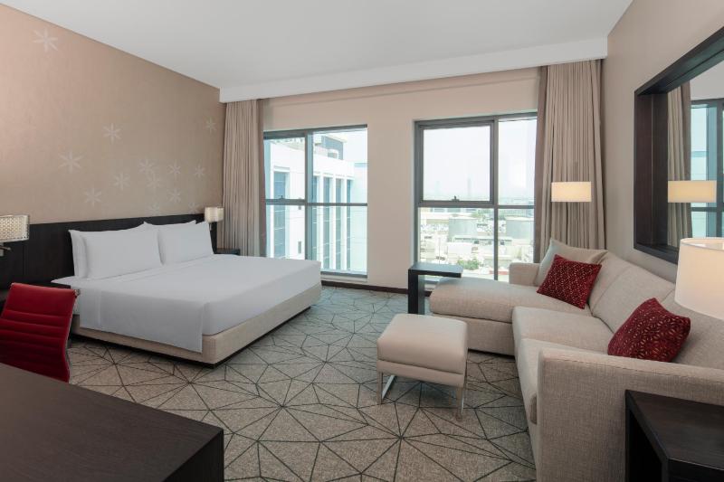 King Room with Sofa Bed and Pool View - Free Breakfast,  Complimentary Transfer to Mercato Mall, Outlet Mall image 3