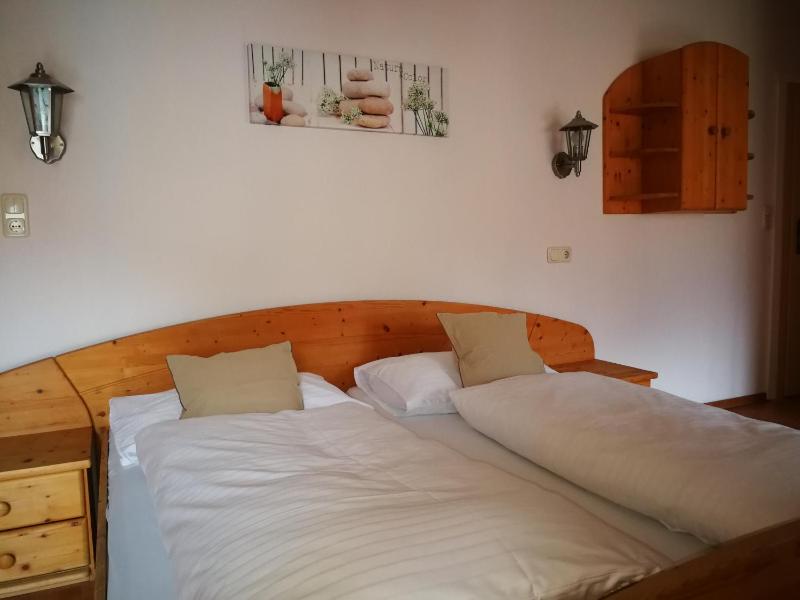 Standard Double Room image 3