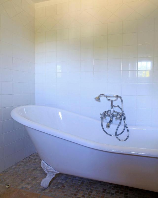 Double Room with Balcony image 4