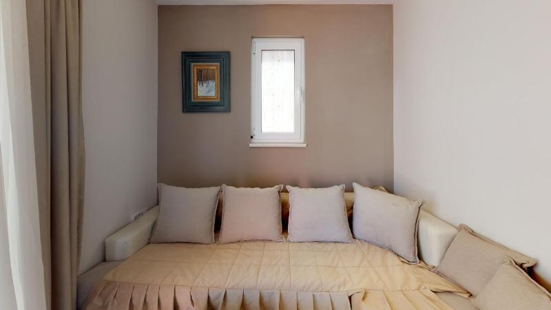 One-Bedroom Apartment image 3