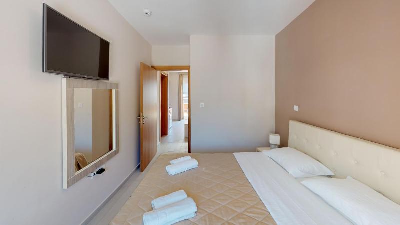 One-Bedroom Apartment image 4