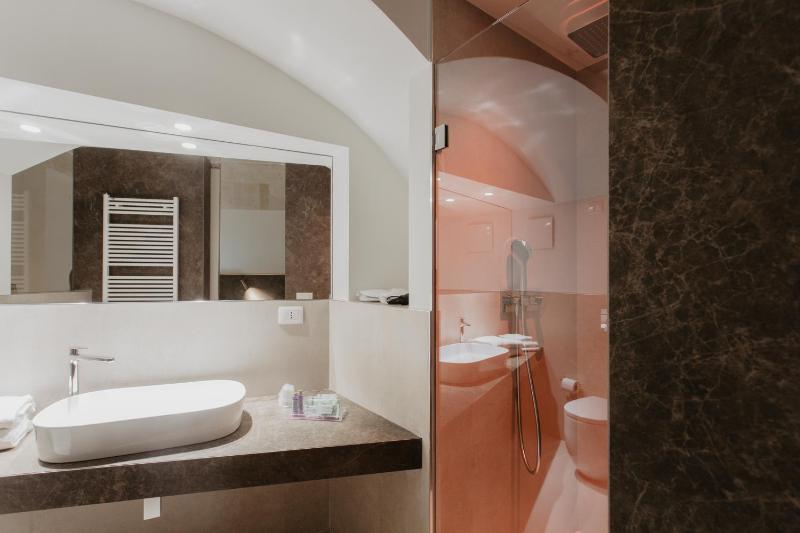 Double Room with Garden View image 1