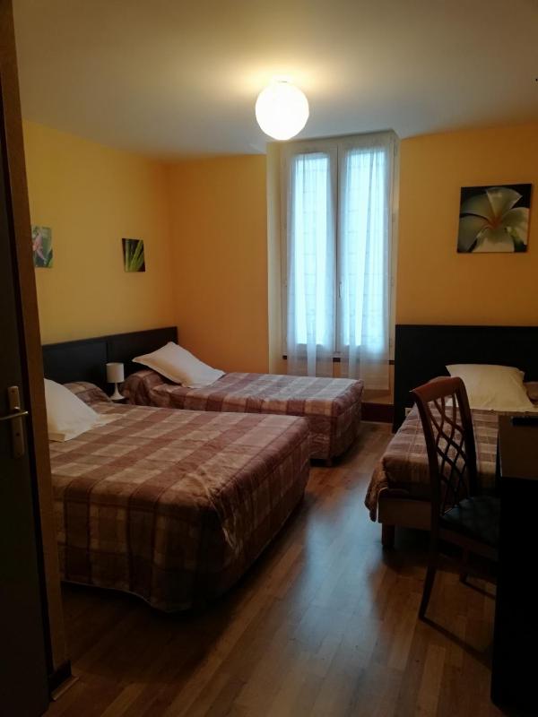 Double Room image 3