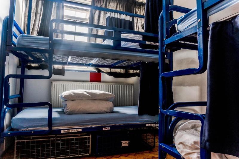 Bed in 6-Bed Mixed Dormitory Room image 3