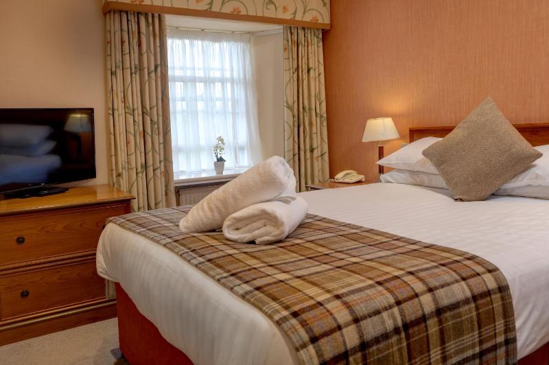 Small Double with Double Bed image 3