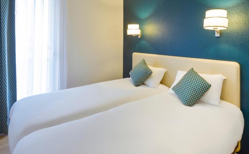 Two-Bedroom Apartment (5-6 Adults) image 4