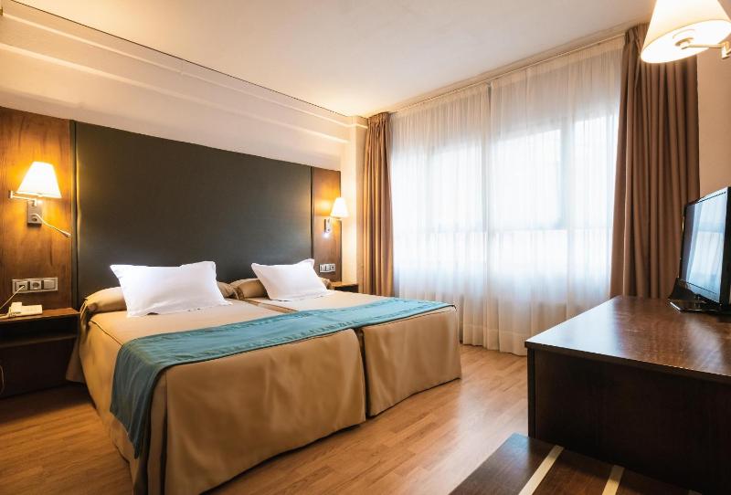 Twin Room image 2