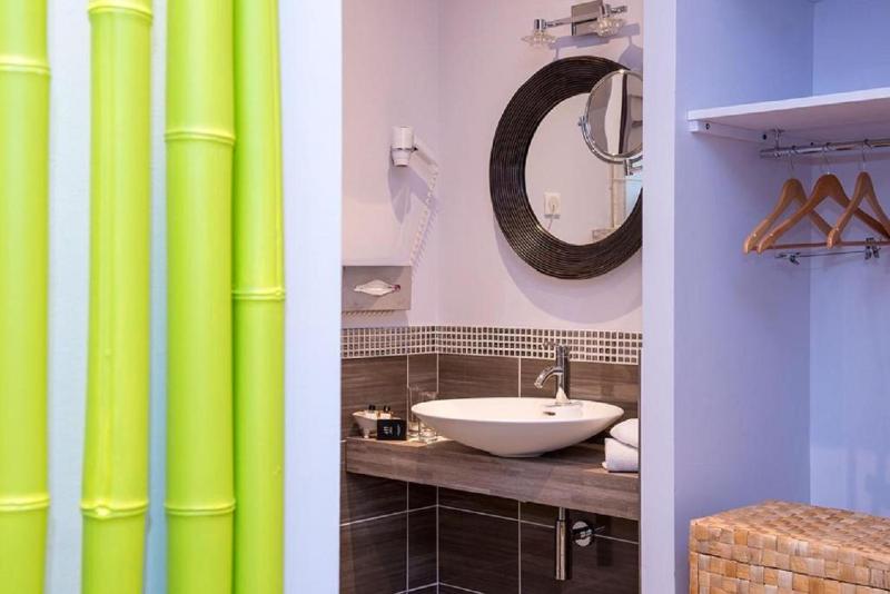 Standard Double Room image 3