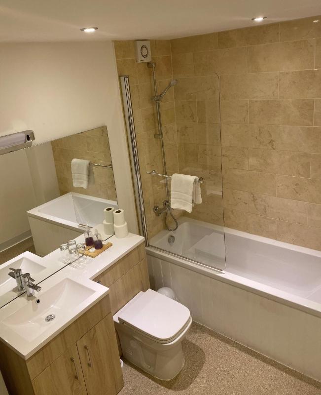 Twin Room image 4