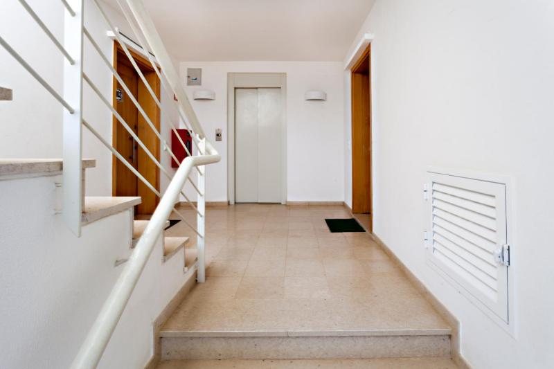 One-Bedroom Apartment image 2