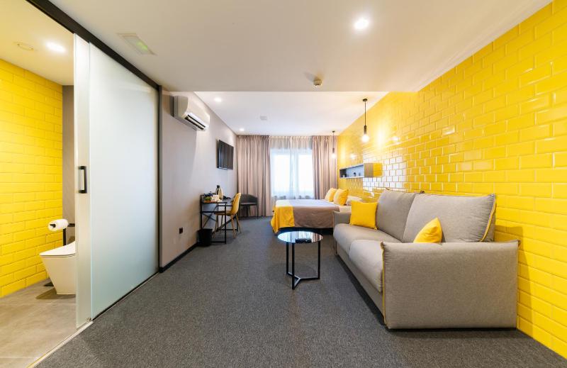 Deluxe Double Room with Extra Bed image 1