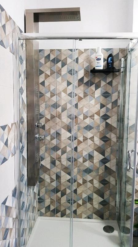 Twin Room with Private Bathroom image 3