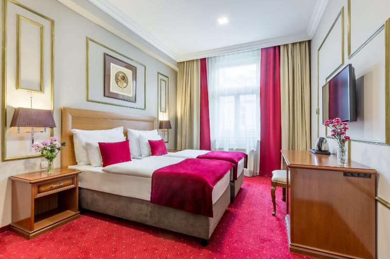 Superior Double or Twin Room image 1