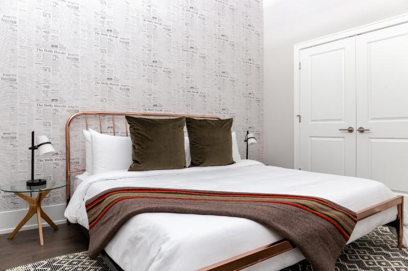 One-Bedroom Suite image 1
