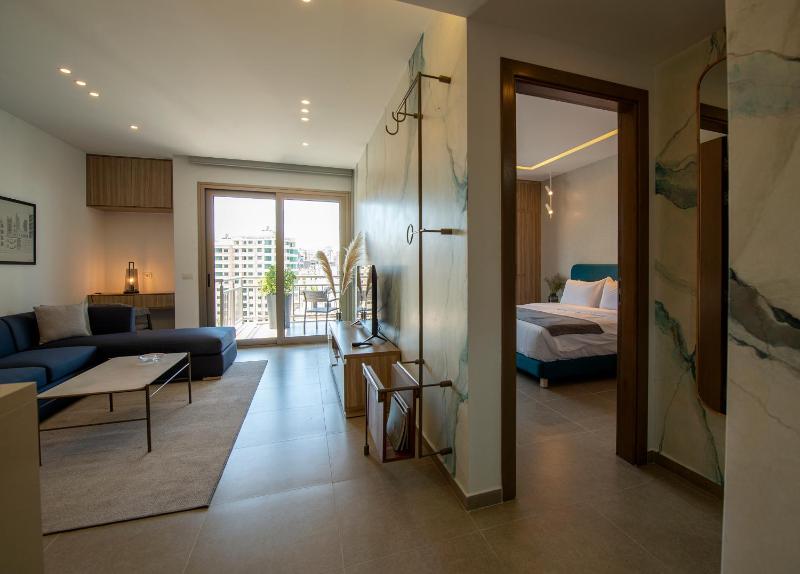 ZUR Studios and Suites - image 1
