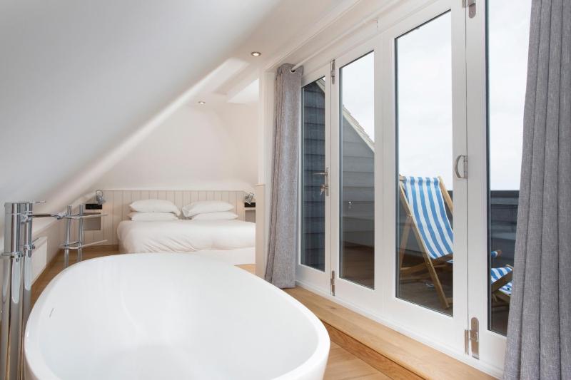 Apartment with Sea View image 3