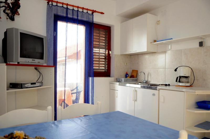 Apartment 2 image 2