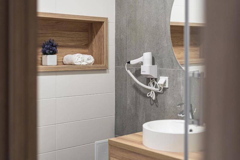 One-Bedroom Suite image 3