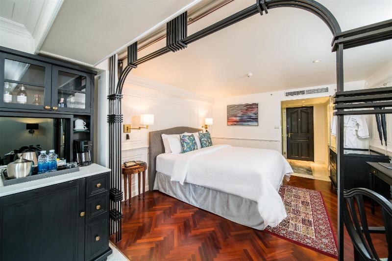 Prarop Deluxe King Room image 3
