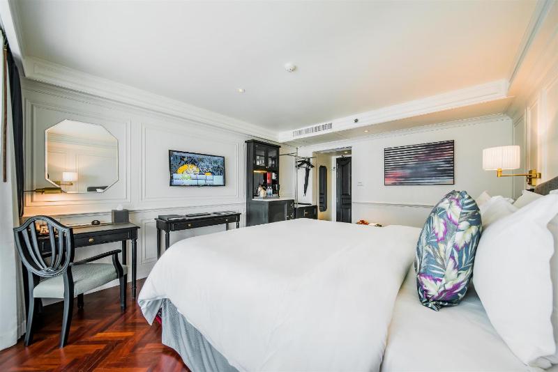 Akara Deluxe King Room image 3