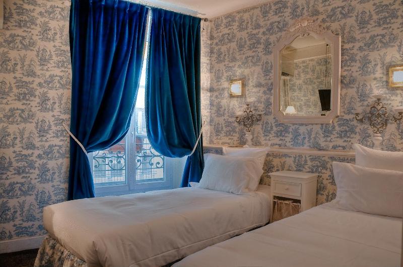 Superior Double or Twin Room image 4