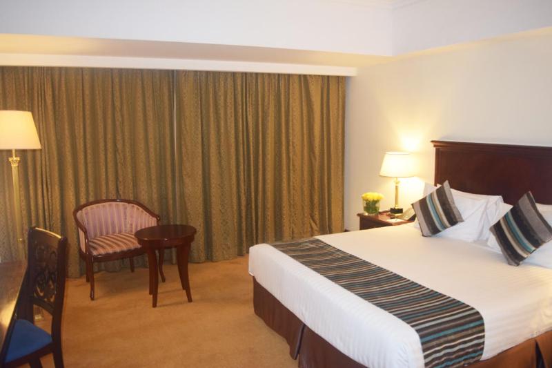 Deluxe Room image 3