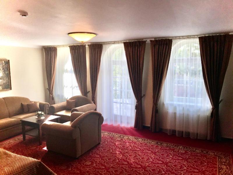 Deluxe Double Room with Balcony image 2