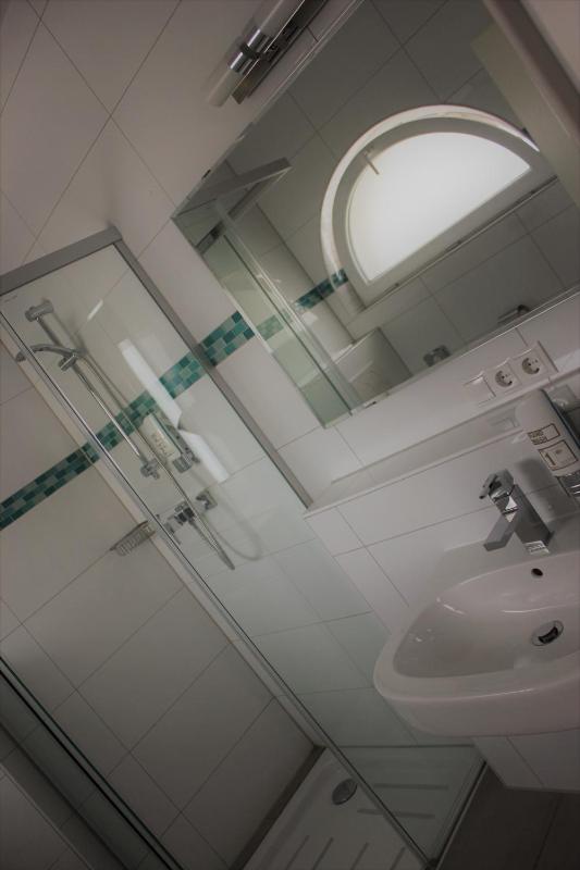Standard Single Room image 3
