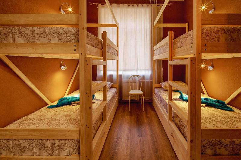4-Bed Mixed Dormitory Room image 4