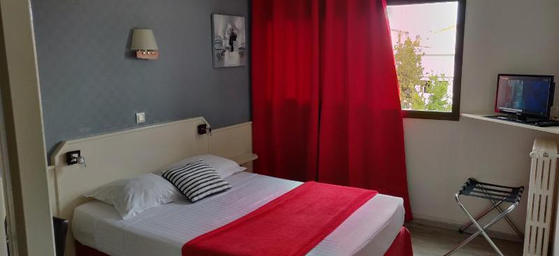 Logis Hôtel Les Bleuets - image 33