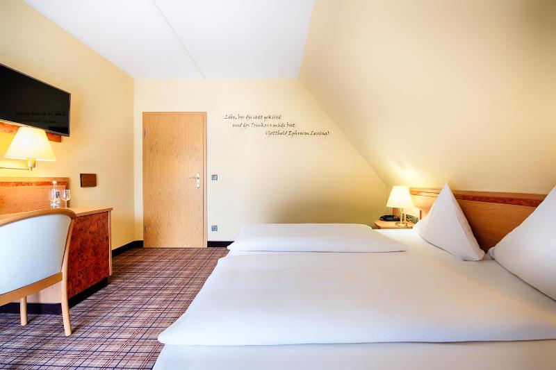 Superior Double Room image 3