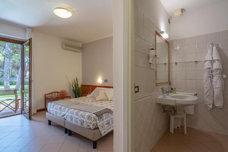 Superior Double or Twin Room with Garden View image 1
