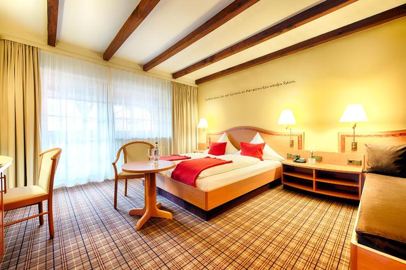 Superior Triple Room image 4