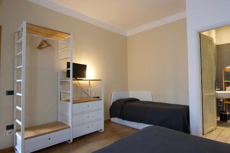 Classic Triple Room image 2