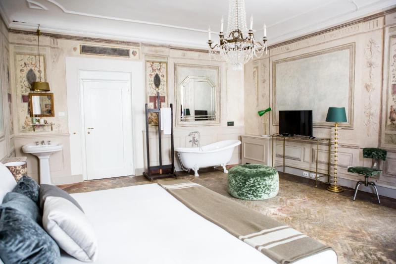 King Room image 2