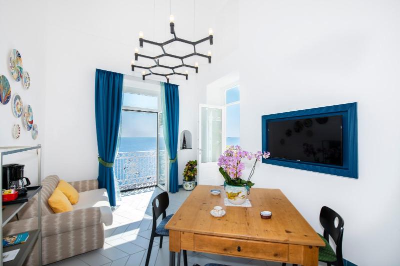 Hotel Eden Roc Suites - image 46
