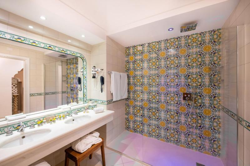 Hotel Eden Roc Suites - image 10