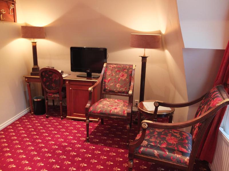 Historic doubleroom with lake view image 4