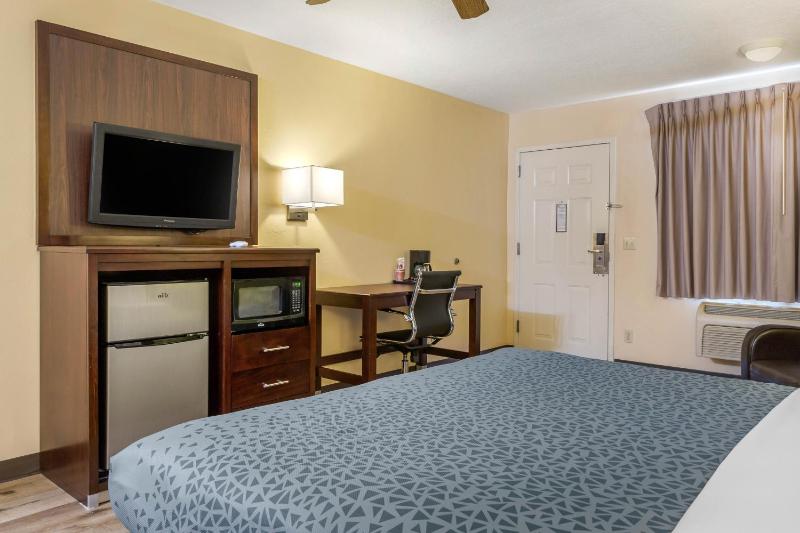 King Room - Non-Smoking image 3
