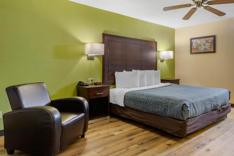 King Room - Non-Smoking image 2