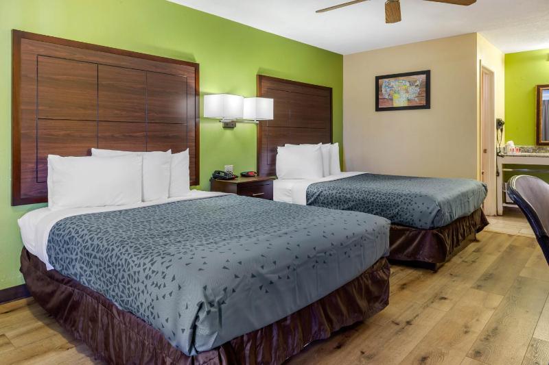 Queen Room with Two Queen Beds image 2