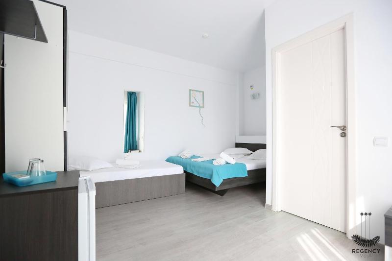 Regency Villa - image 14