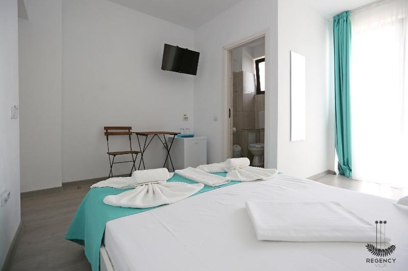 Regency Villa - image 43