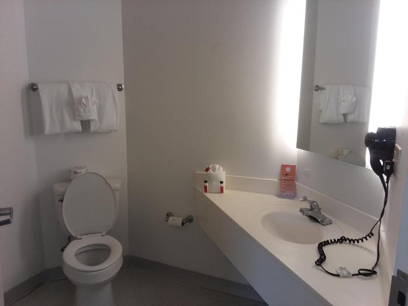 Double Room with Two Double Beds - Non-Smoking image 4